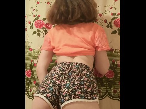 ❤️ Mozo sexy quitándose os calzóns ante a cámara Vídeo porno en nós ❌️