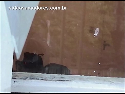 ❤️ Home cachondo mirando á súa moza con outro mozo, gravando un vídeo de carallo sen molestar á parella Vídeo porno en nós ❌️