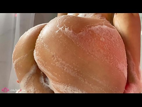 ❤️ Morena masturba o coño cun vibrador ata un orgasmo intenso na ducha Vídeo porno en nós ❌️